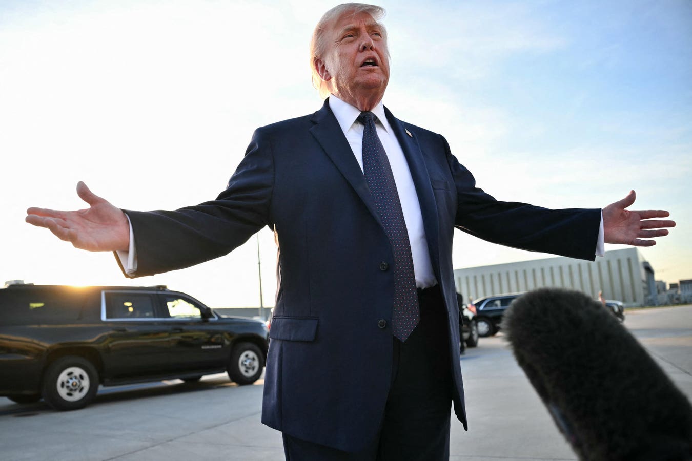 Trump Again Denies U.S. Is Providing Iran With $300 Billion For Reconstruction Fund