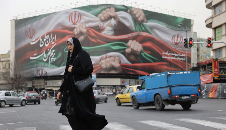 Iran&rsquo;s Economy Is Collapsing. Why Hasn&rsquo;t It Triggered Another Mass Uprising?
