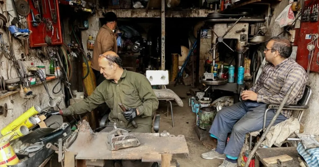 Iran&rsquo;s truck repair hub feels the squeeze as work dries up